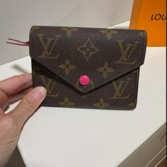 Louis Vuitton Zoe Wallet with box - Picture 12 of 13